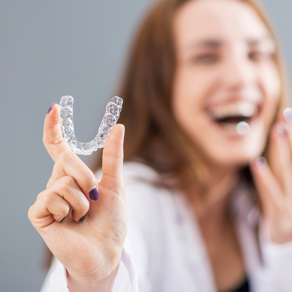 Quanto costa invisalign l'ortodonzia trasparente